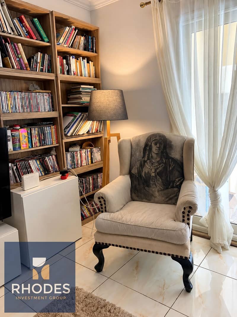 6 Cozy Vintage Reading Nook. png