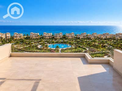 شاليه 2 غرفة نوم للبيع في العين السخنة، السويس - Sunlit Empty Terrace Overlooking a Tropical Resort. png