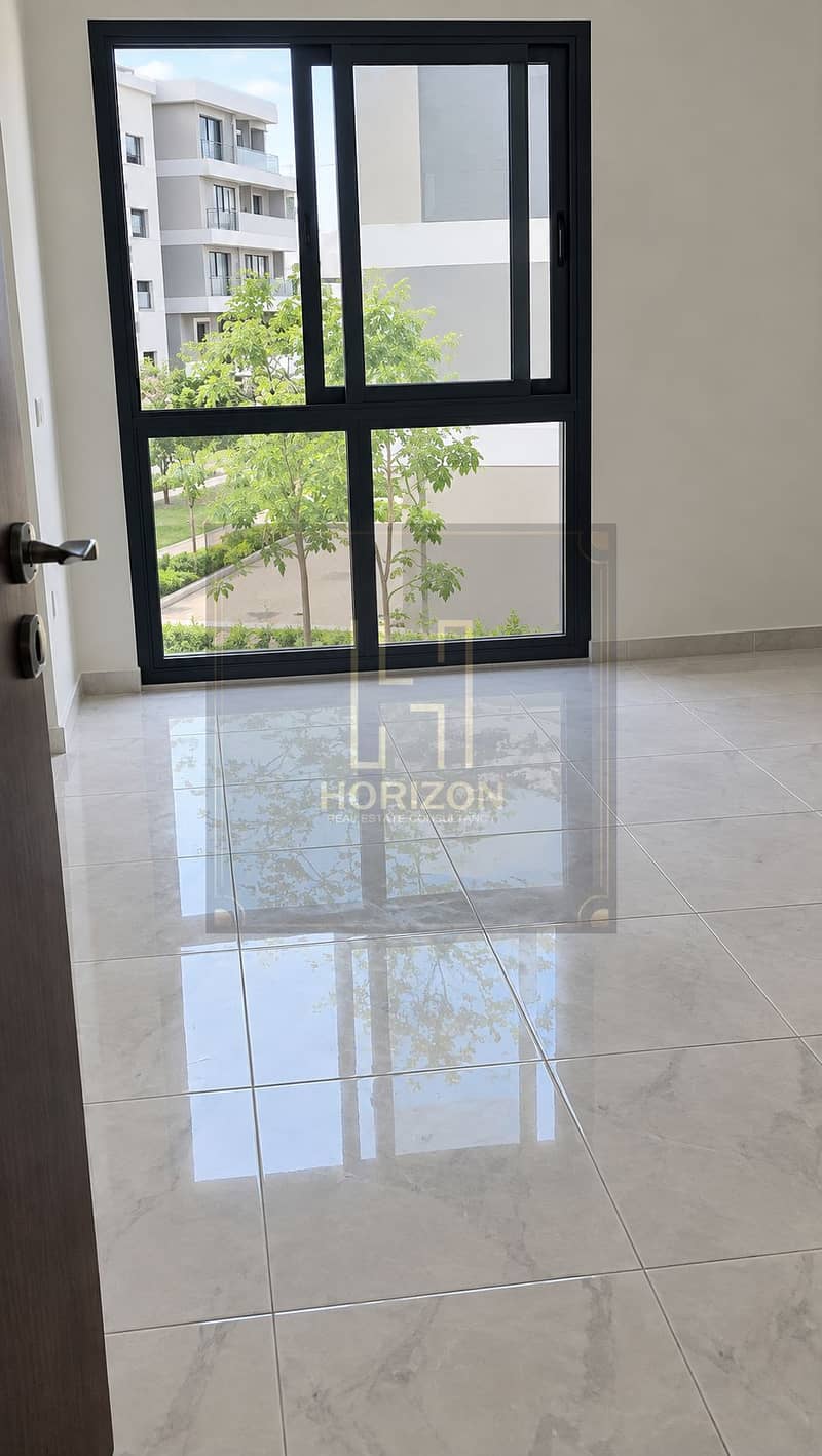 2 Modern Minimalist Room with Reflective Floors. png