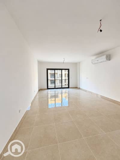3 Bedroom Apartment for Rent in New Cairo, Cairo - Bright Minimalist Apartment Living Room. png