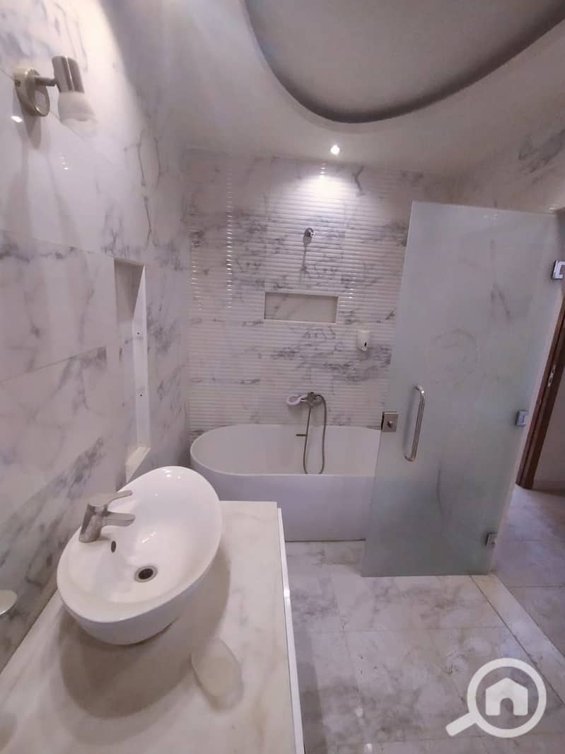 7 396059. jpg