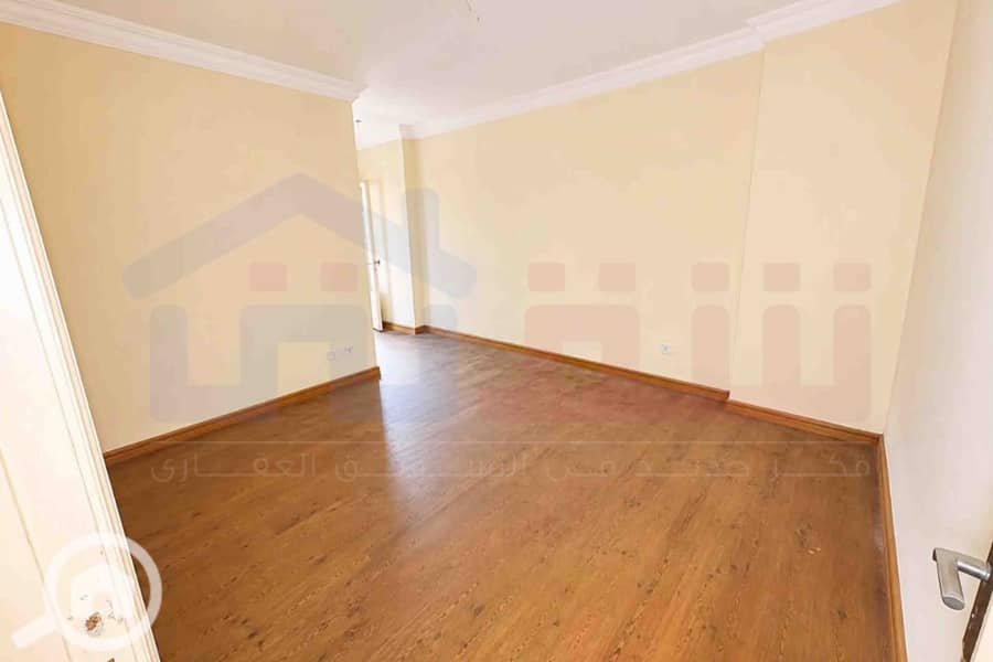 4 WhatsApp Image 2026-10-07 at 17.27. 12 (1). jpg