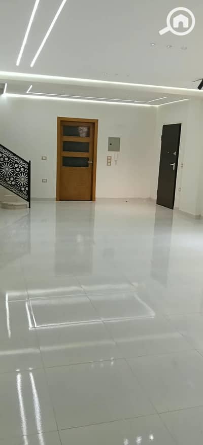 دوبلكس 3 غرف نوم للايجار في القاهرة الجديدة، القاهرة - WhatsApp Image 2026-10-15 at 2.16. 49 PM. jpeg دوبلكس 3 غرف نوم للايجار في القاهرة الجديدة، القاهرة - WhatsApp Image 2026-10-15 at 2.16. 49 PM. jpeg