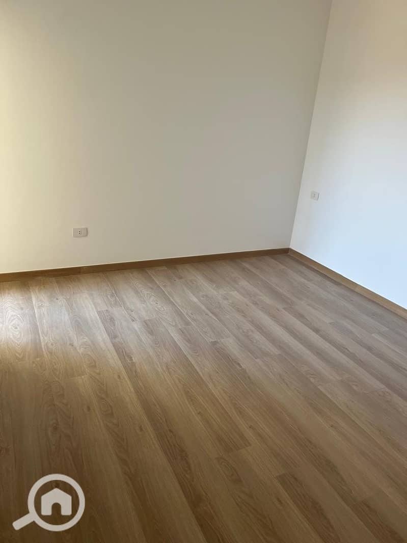 5 403900. jpg