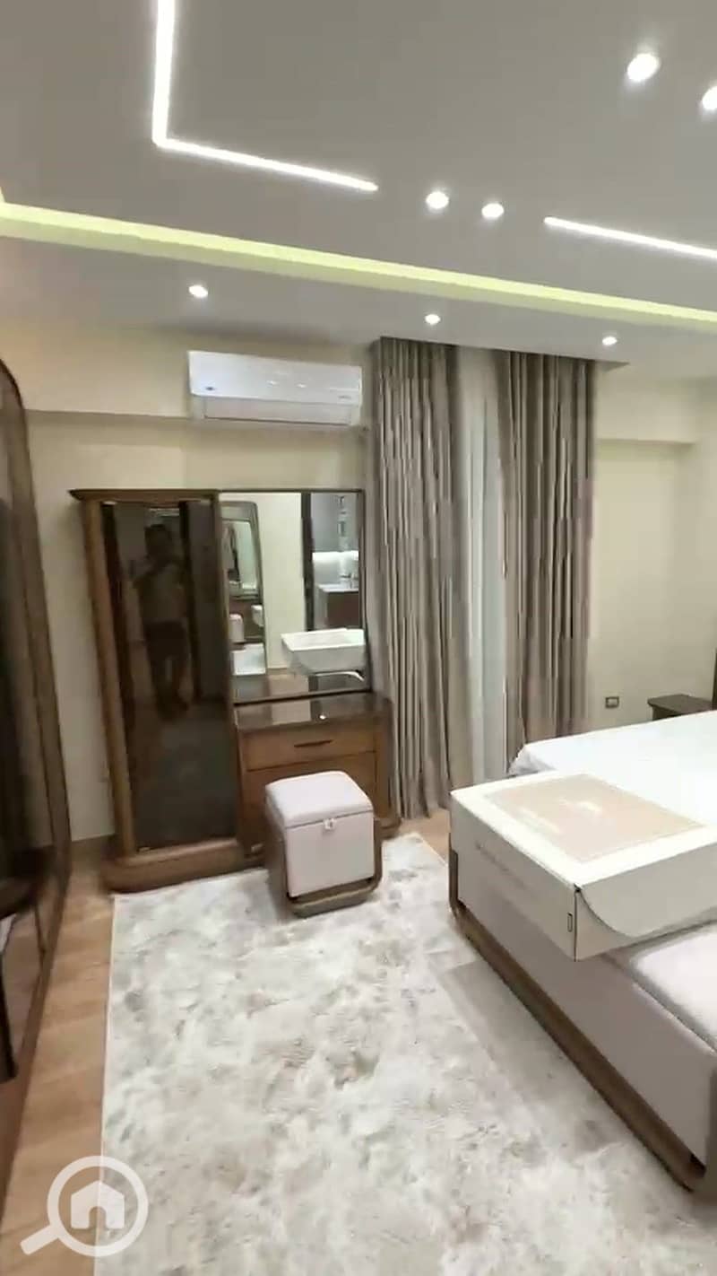 5 bedroom_master. jpg