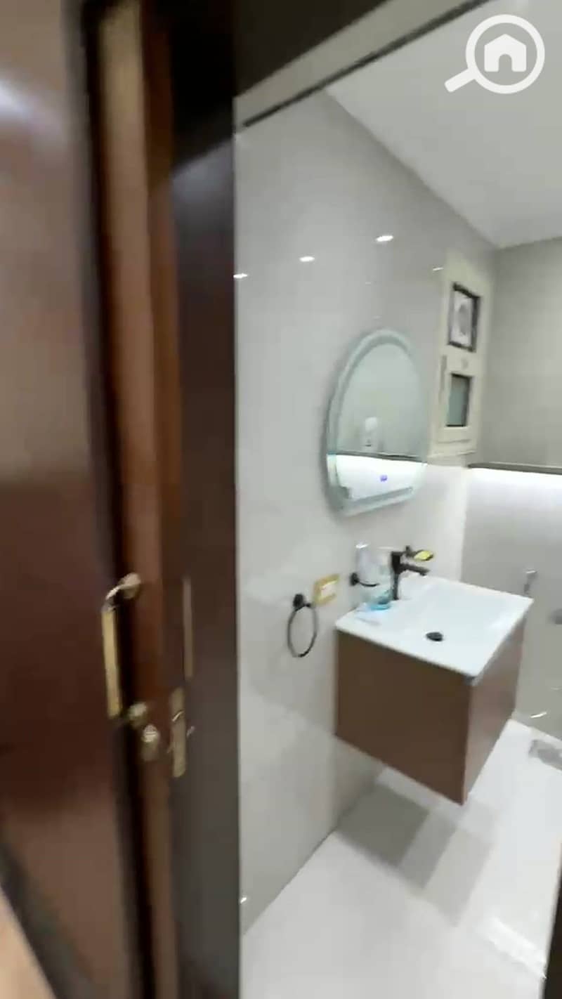 8 bathroom_2. jpg