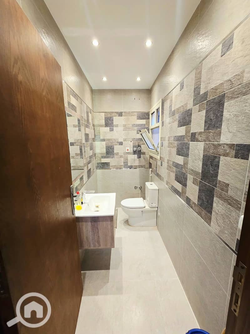 4 0f8ddc65-d84e-4c11-8fd4-8a96ac9afd84. jpg