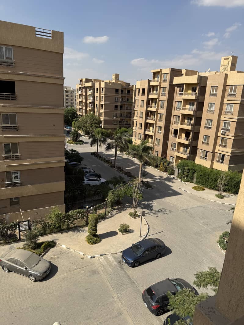 شقتين مفتوحين علي بعض في اكيد موقع في الحي الإسباني حدايق اكتوبر شقتين مفتوحين علي بعض في اكيد موقع في الحي الإسباني حدايق اكتوبر