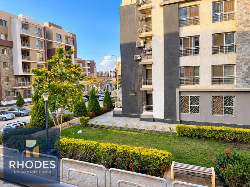 7 Sunny Modern Apartment Courtyard. png