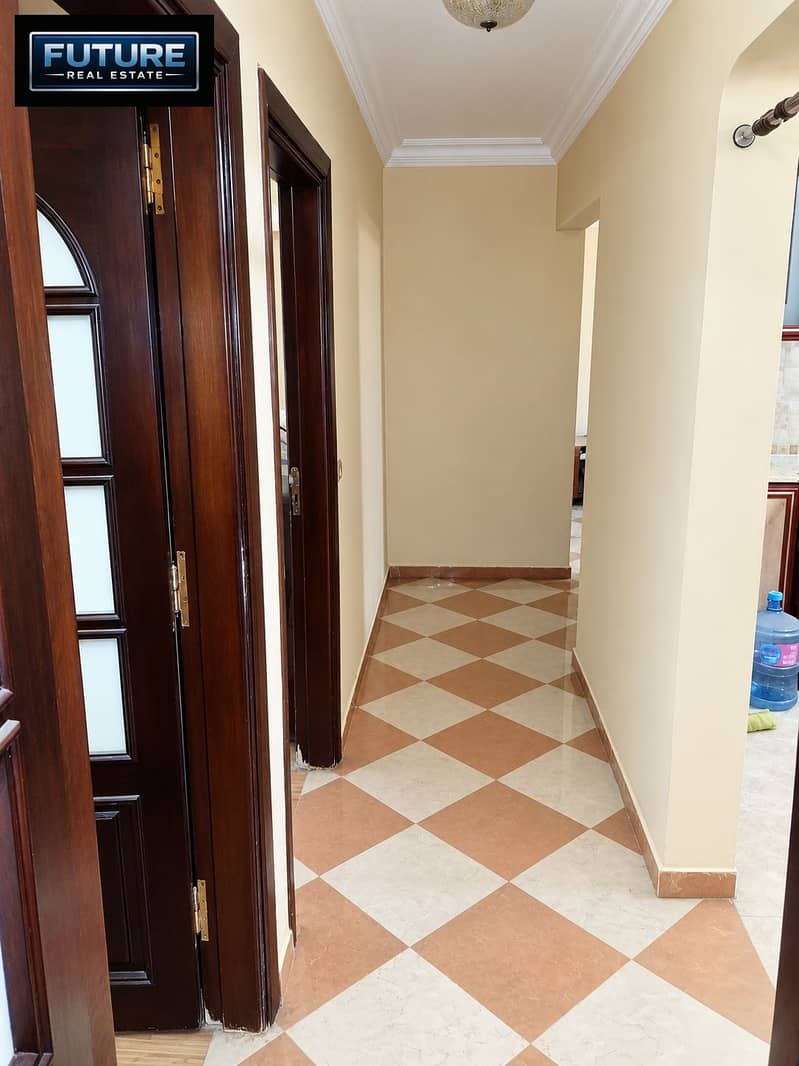 5 Elegant Checkerboard Tile Hallway. png
