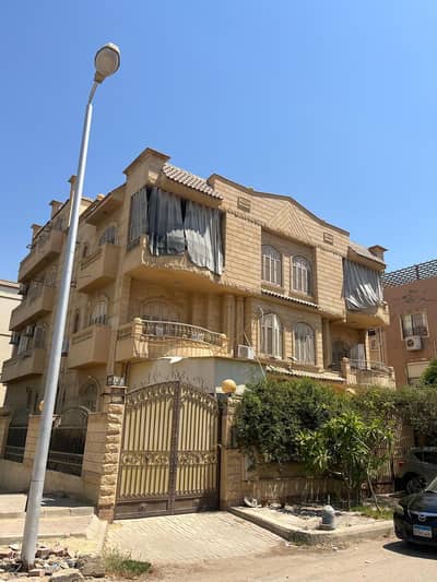 Land for Sale in New Cairo, Cairo - عمارة ناصية بالحي الثاني المنطقة الثانية التجمع الخامس
