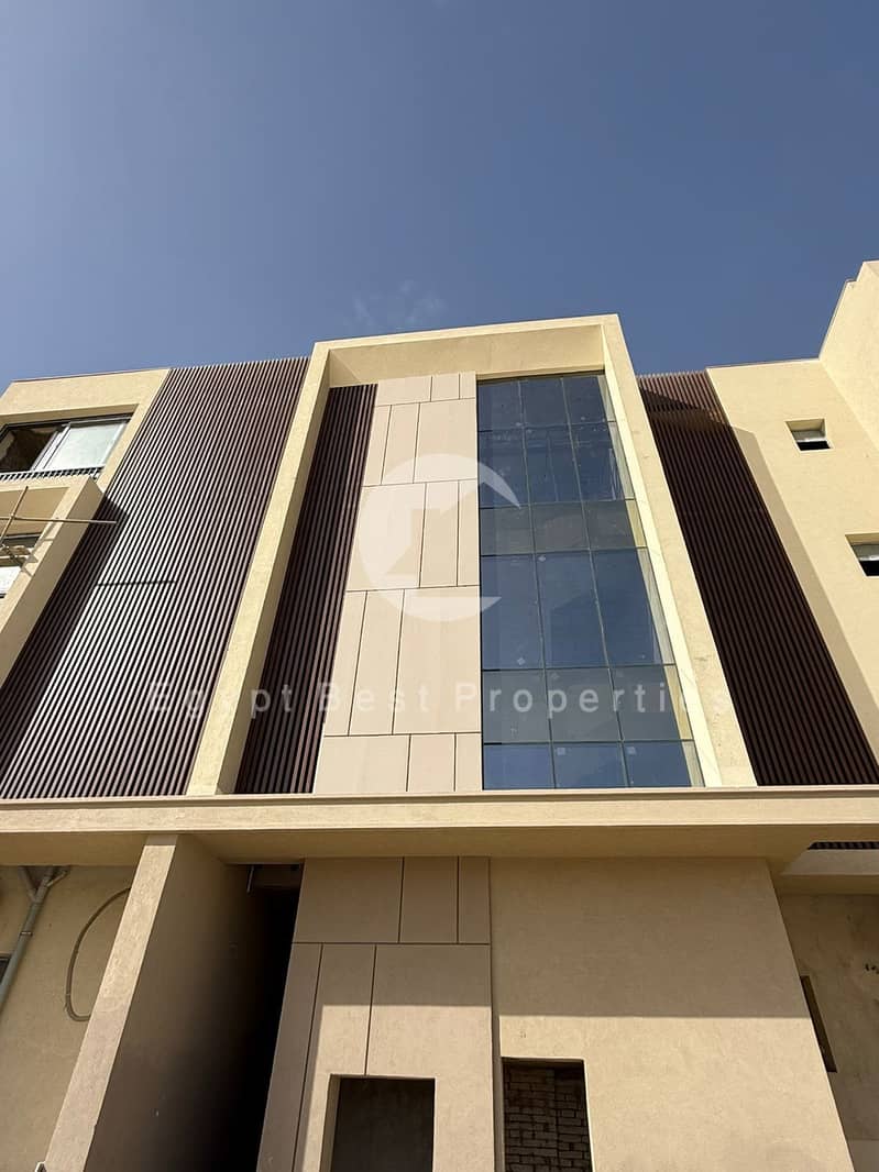 5 eef2b9f2-45aa-44ae-b399-413fafecb1a7. jpg