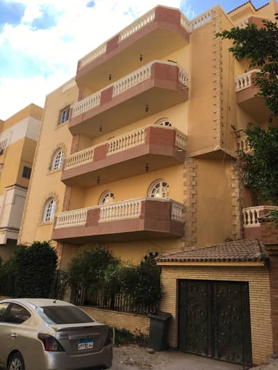Land for Sale in Ismailia City, Ismailia - للبيع: عمارة كاملة في حي الاسرة بالإسماعيلية، مساحة الأرض 250 م²