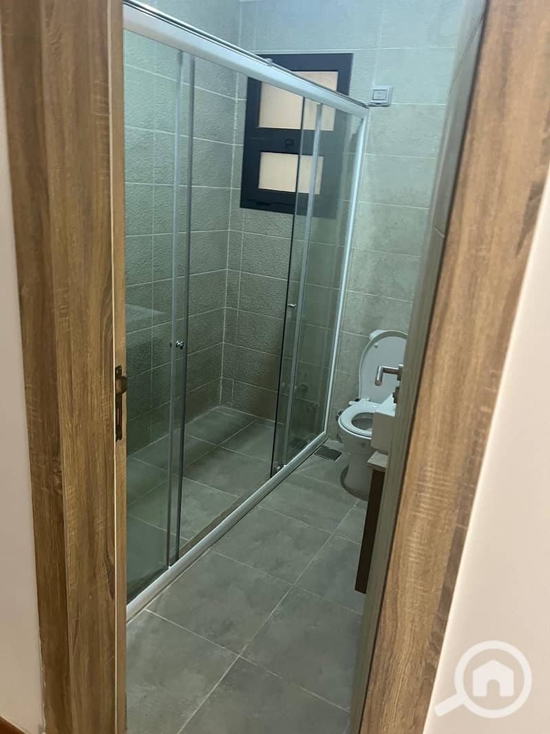 8 403899. jpg