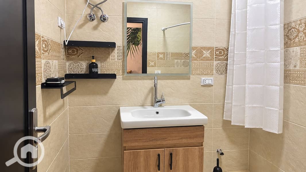 4 03-bathroom-vanity-close. jpg