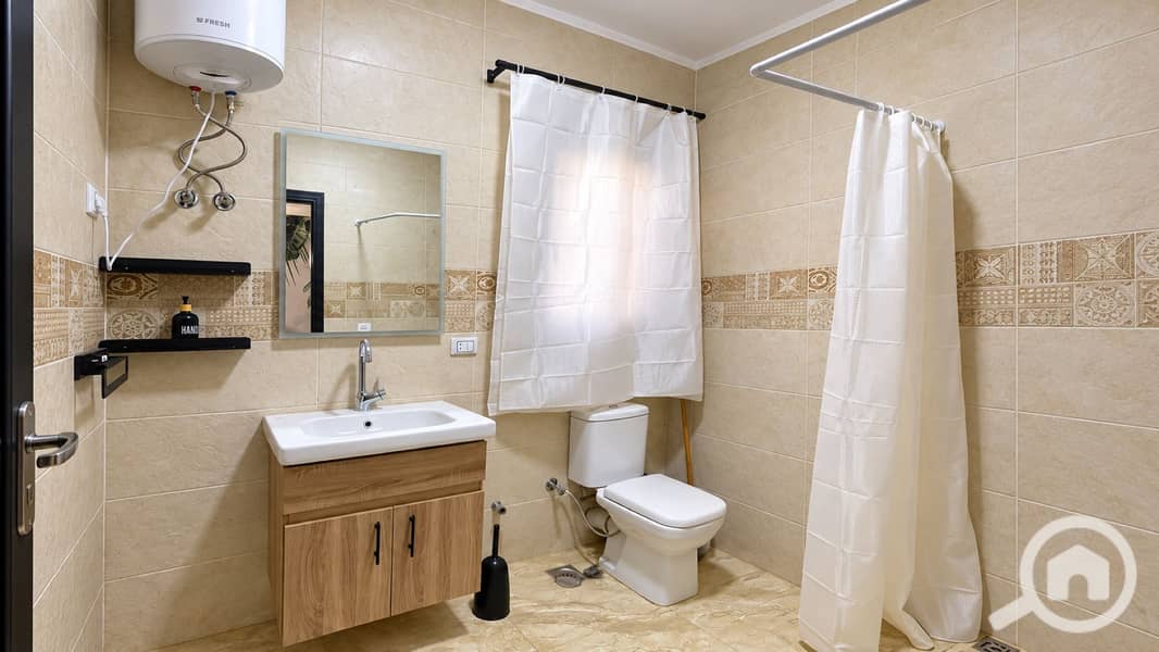 5 04-bathroom-overview. jpg