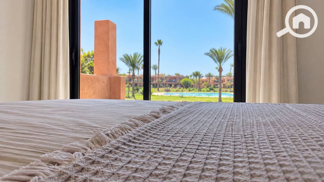 17 17-bedroom-bed-texture-view. jpg