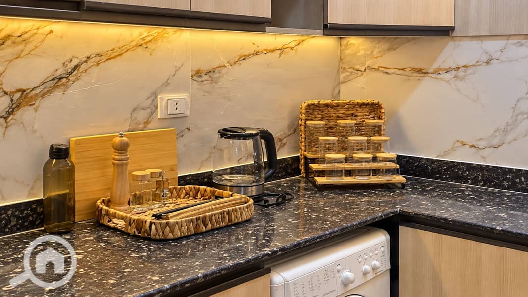 19 19-kitchen-counter-detail. jpg