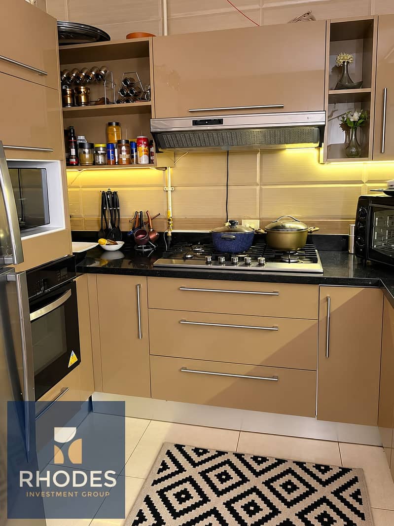 2 Warm Modern Kitchen with Geometric Rug. png