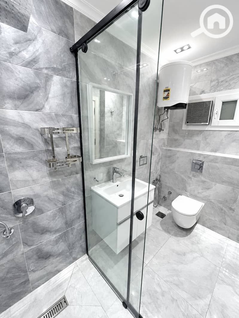 9 luxury_bathroom_enhanced. png