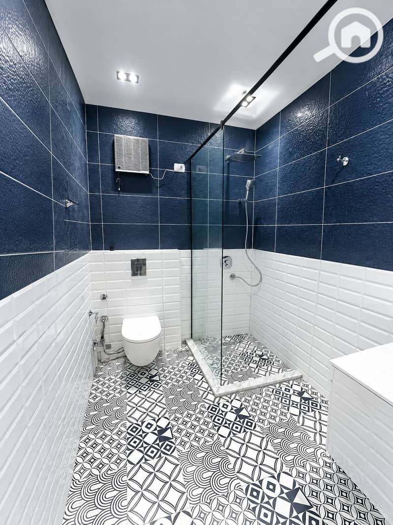 10 luxury_bathroom_without_door. png