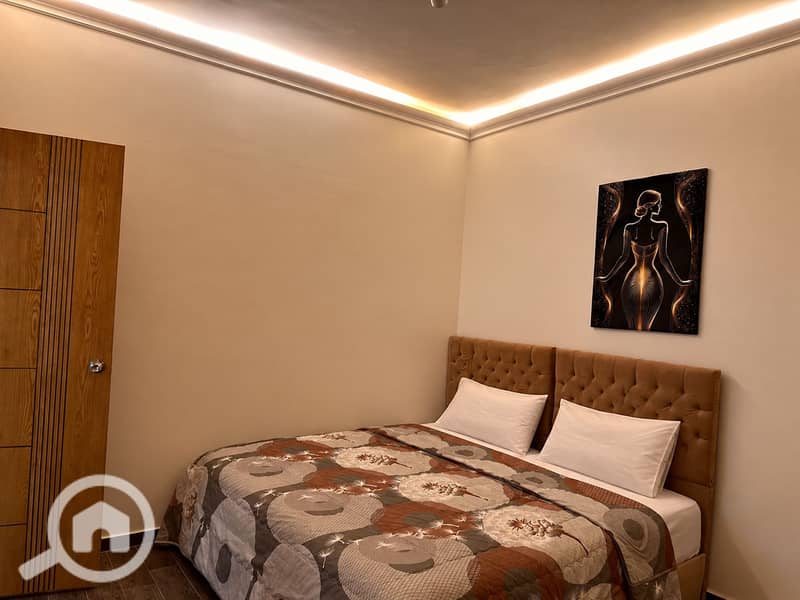 7 hotel_bedroom_edit_original_quilt. png