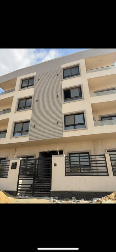2 Bedroom Penthouse for Sale in New Cairo, Cairo - بنتهاوس علي شارع التسعين الشمالي اول صف في الحي التكميلي بيت الوطن