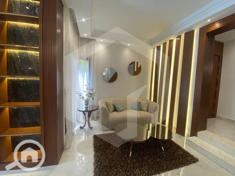 5 The Crown Plam Hills 5. jpg