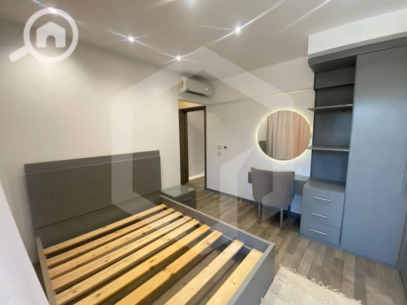 11 The Crown Plam Hills 11. jpg