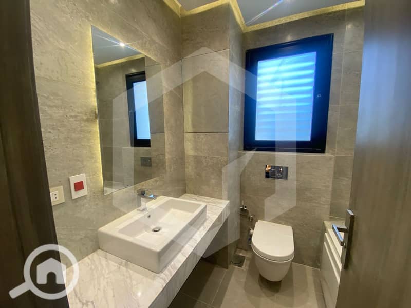 15 The Crown Plam Hills 15. jpg