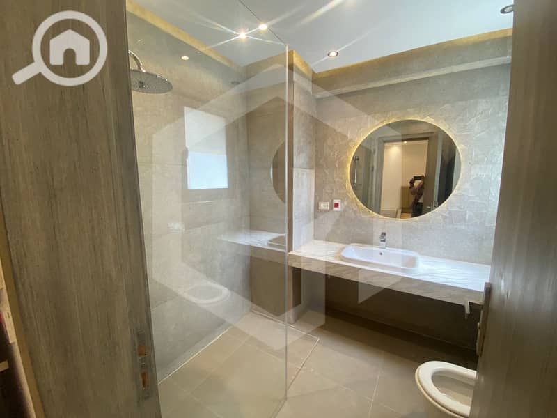 17 The Crown Plam Hills 17. jpg