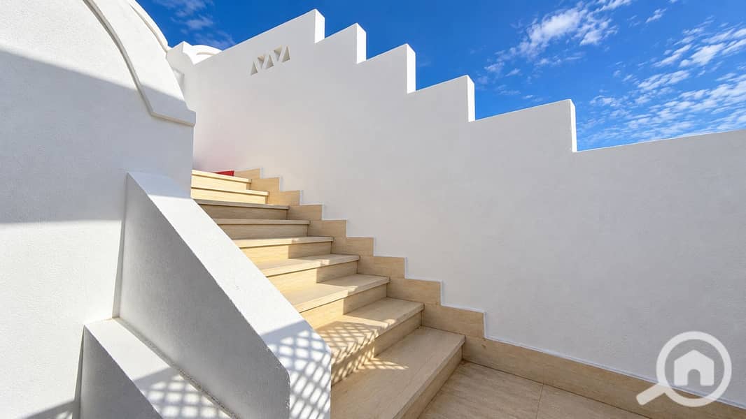 4 03-exterior-staircase. jpg