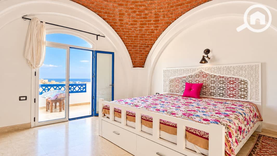 5 04-master-bedroom-sea-view. jpg