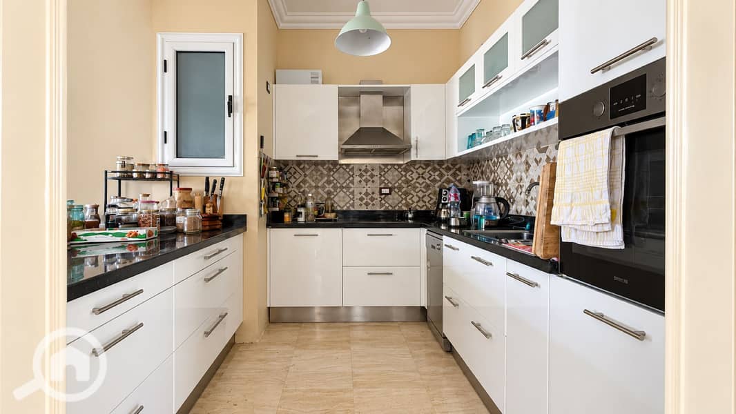 6 05-kitchen-lived-in. jpg