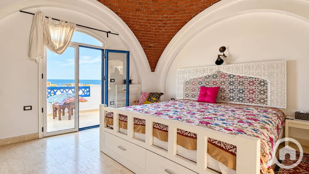8 07-master-bedroom-wide. jpg