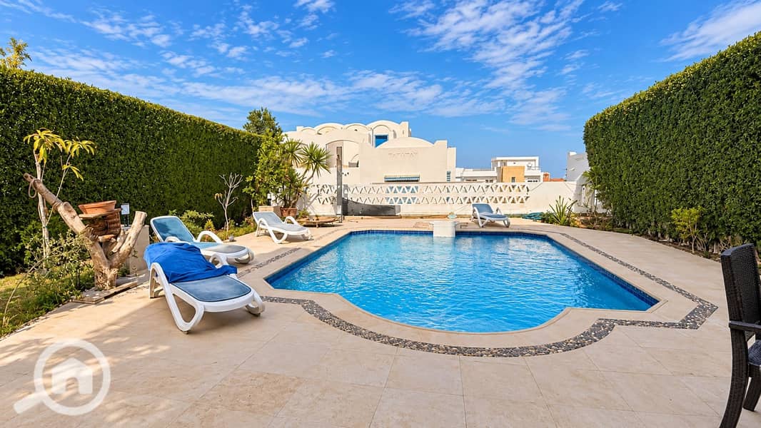 12 11-private-pool-garden. jpg
