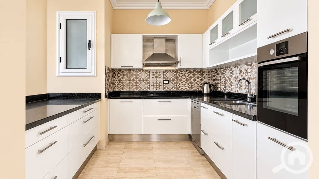 13 12-kitchen-centered. jpg