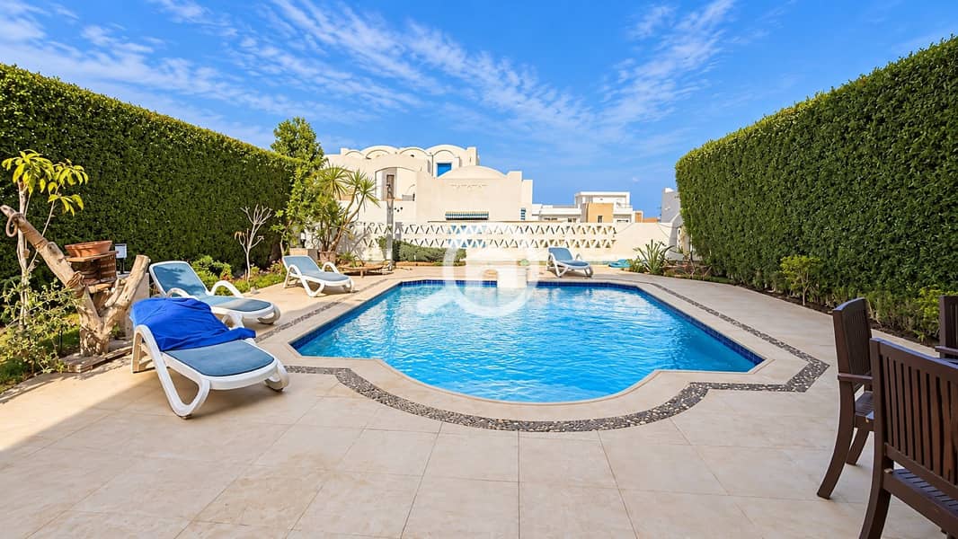 14 13-private-pool-wide. jpg