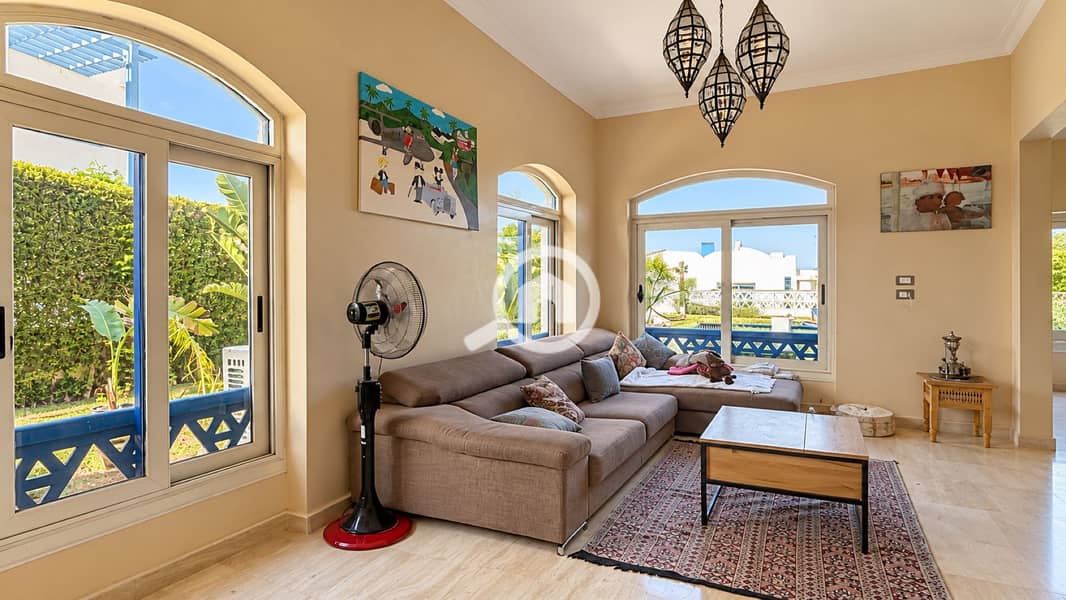 24 24-living-room-windows. jpg