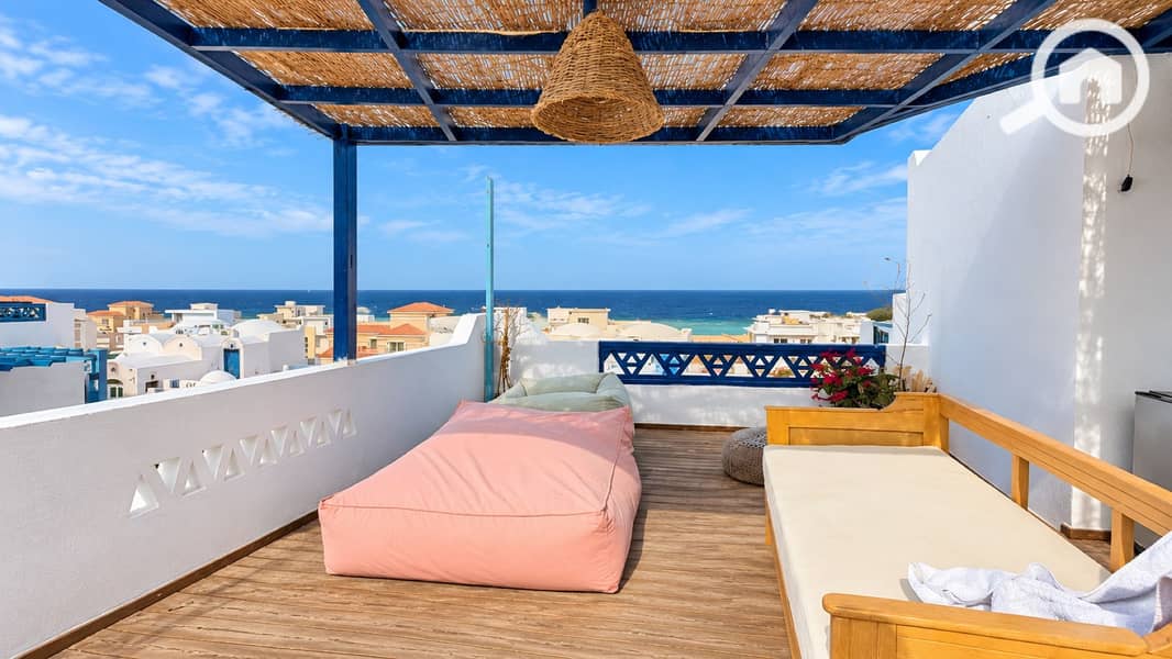 25 25-rooftop-lounge-wide. jpg