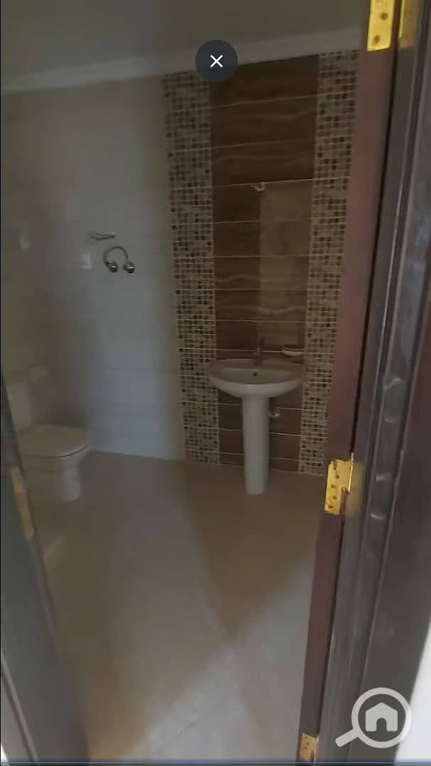 8 1000419210. jpg