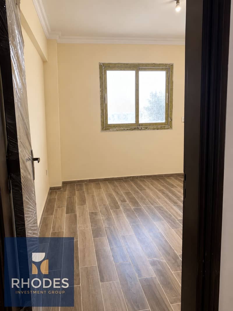 4 Renovated Empty Room with Bright Window. png