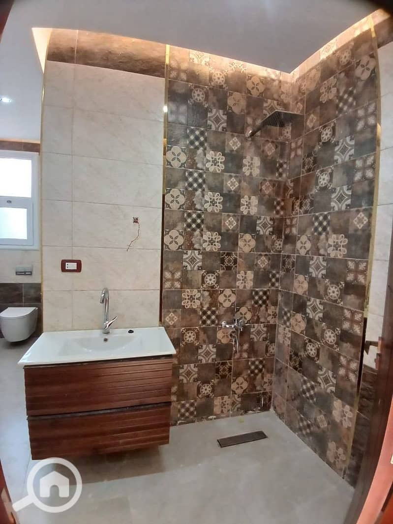 7 1001116395. jpg