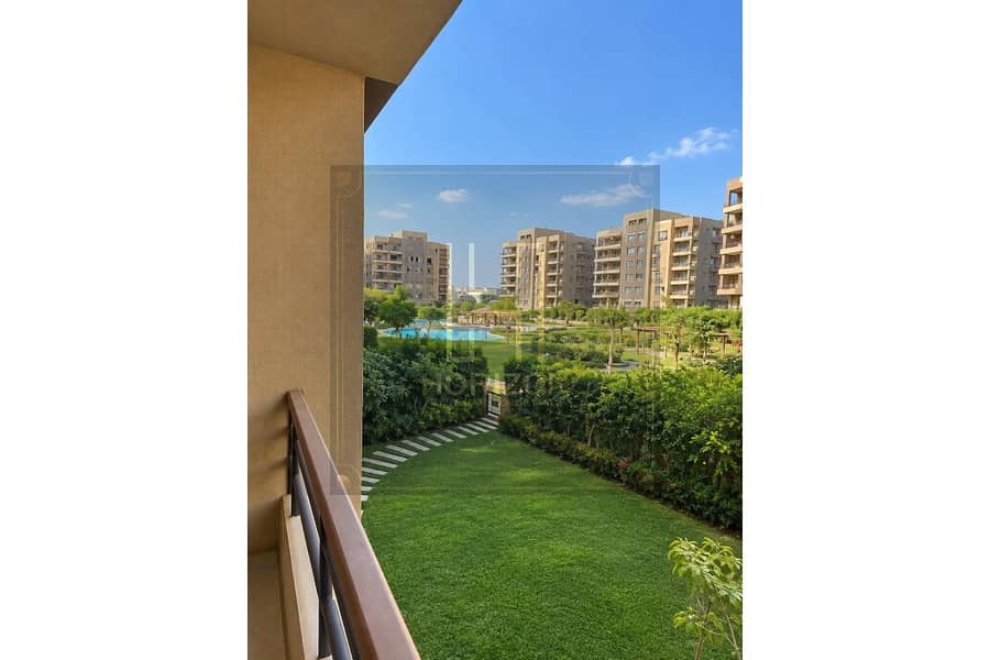 Sunny Courtyard Garden from Balcony. jpg Sunny Courtyard Garden from Balcony. jpg