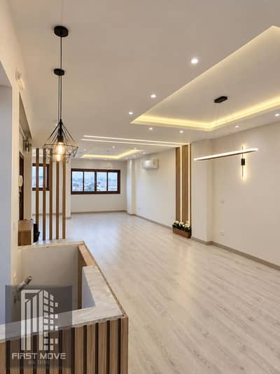 شقة 1 غرفة نوم للبيع في شيراتون، القاهرة - Minimalist Modern Interior with Warm Lighting. png شقة 1 غرفة نوم للبيع في شيراتون، القاهرة - Minimalist Modern Interior with Warm Lighting. png