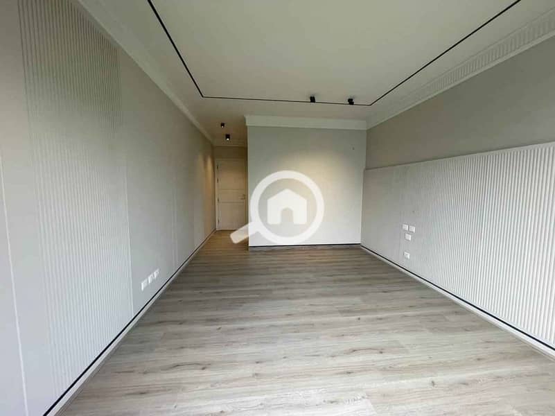 4 Room. jpg