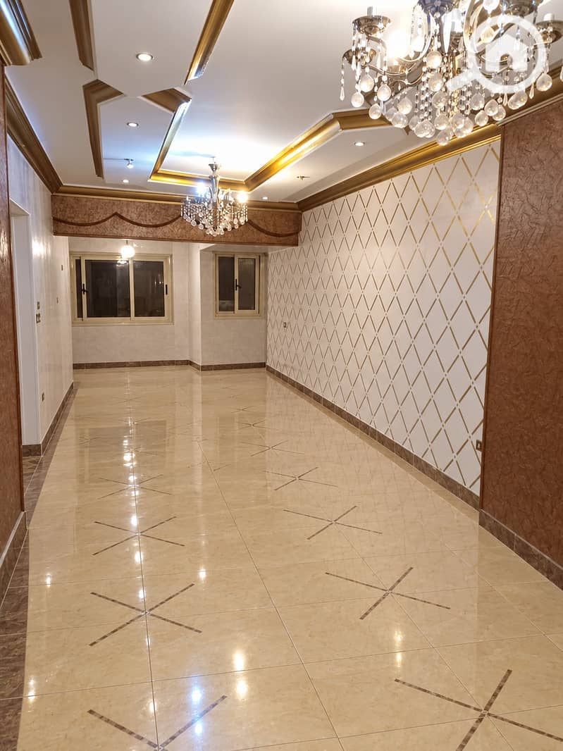 غرفة معيشة فاخرة لامعة بعد التجديد. png غرفة معيشة فاخرة لامعة بعد التجديد. png