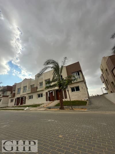 5 Bedroom Townhouse for Sale in New Cairo, Cairo - 2818d4d0-cf26-4e81-a708-4261bf262668. jpg