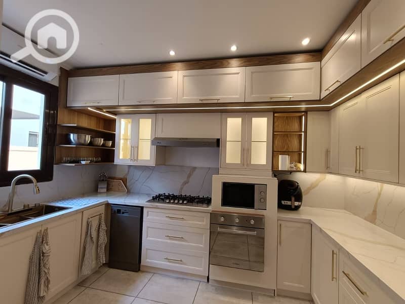 11 087fd8a5-e660-4974-a0e2-8feeb63e46cd. jpg