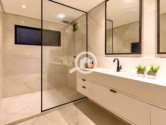 8 canva-modern-luxurious-marble-bathroom-design-MAG1LnhuDy0. jpg